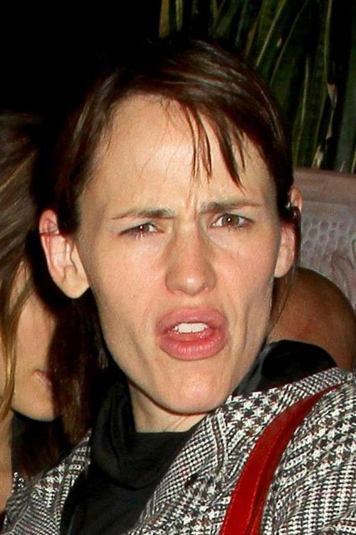 15P Jennifer Garner nipple slip and perfect cleavage