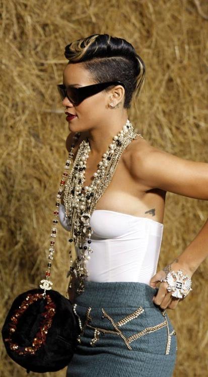 15P Rihanna see thru tits and ass in black thongs