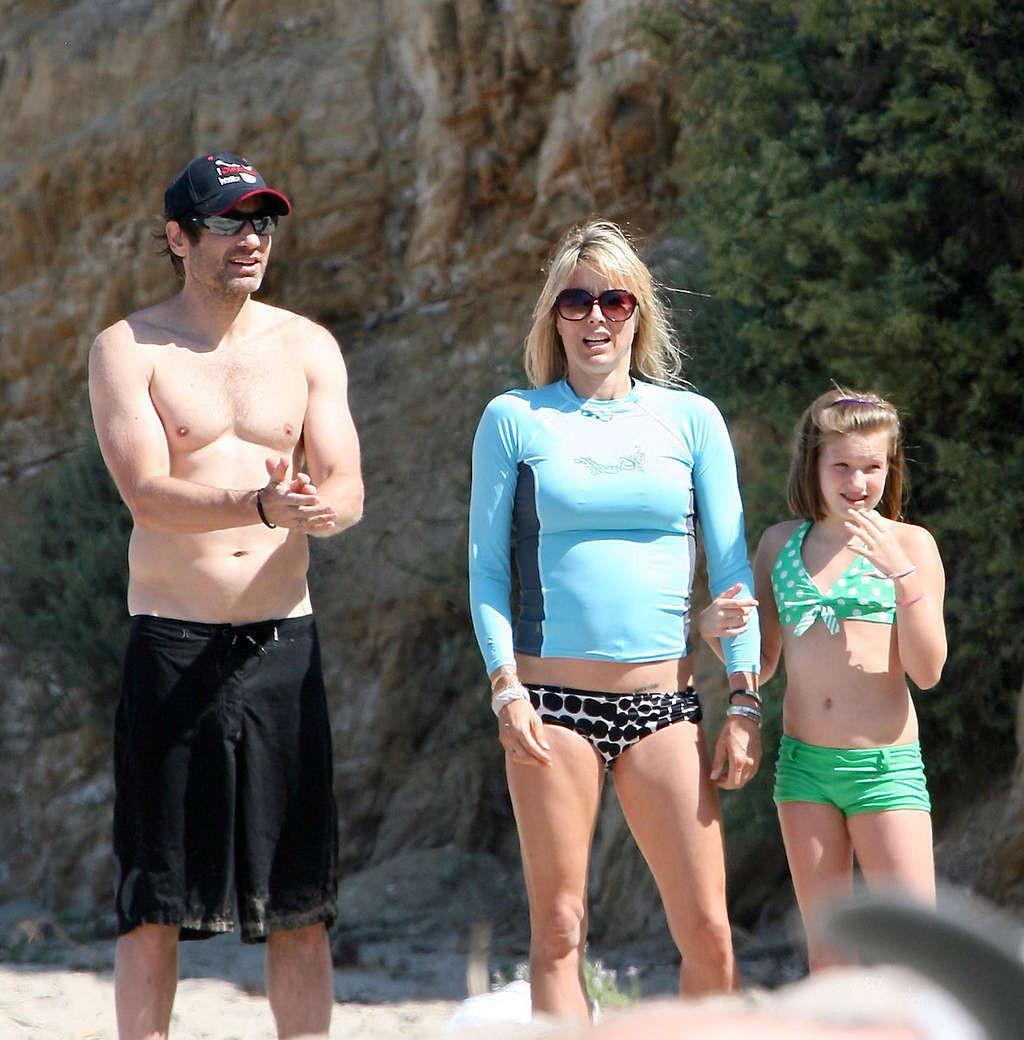 16P Tea Leoni enjoying on beach and showing sexy body and nice ass