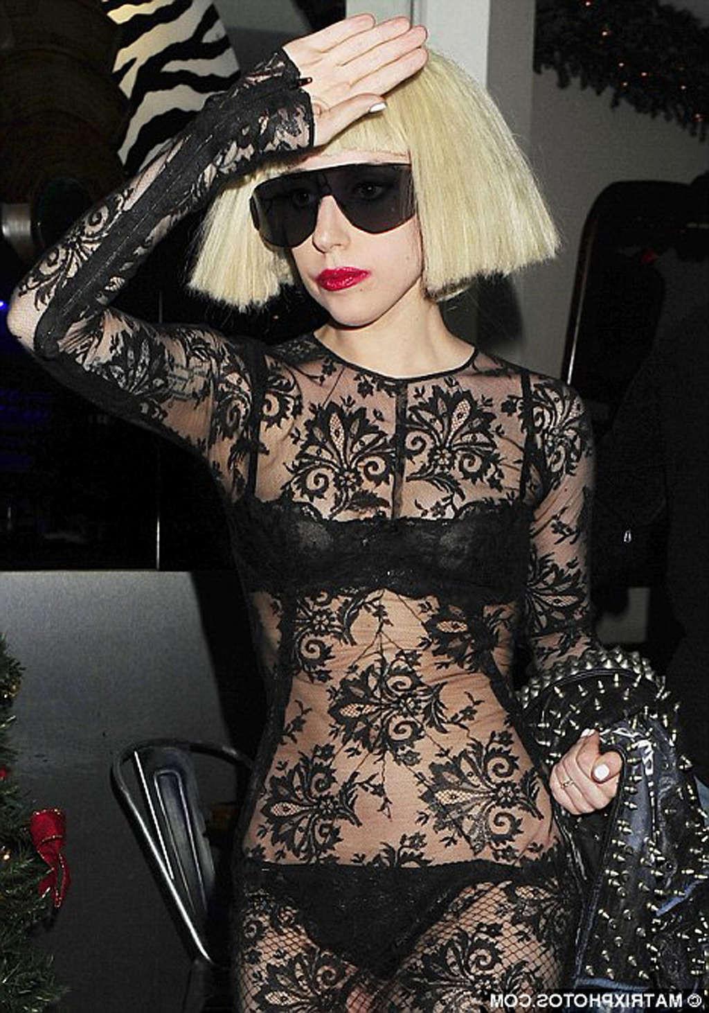 16P Lady Gaga exposing her nice big tits and upskirt paparazzi pictures
