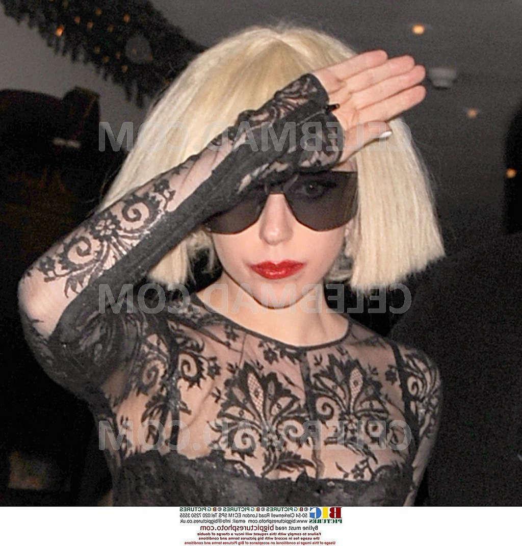 16P Lady Gaga exposing her nice big tits and upskirt paparazzi pictures