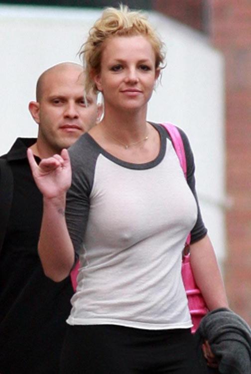 15P Britney Spears upskirt of shaved pussy and ass