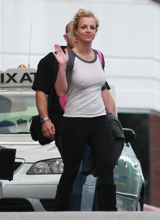 15P Britney Spears upskirt of shaved pussy and ass