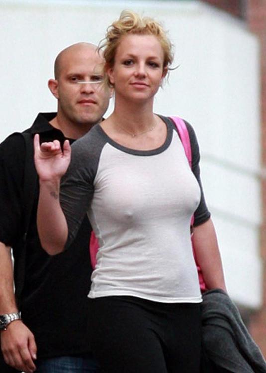 15P Britney Spears upskirt of shaved pussy and ass