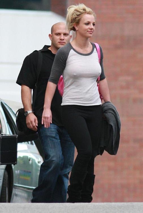 15P Britney Spears upskirt of shaved pussy and ass