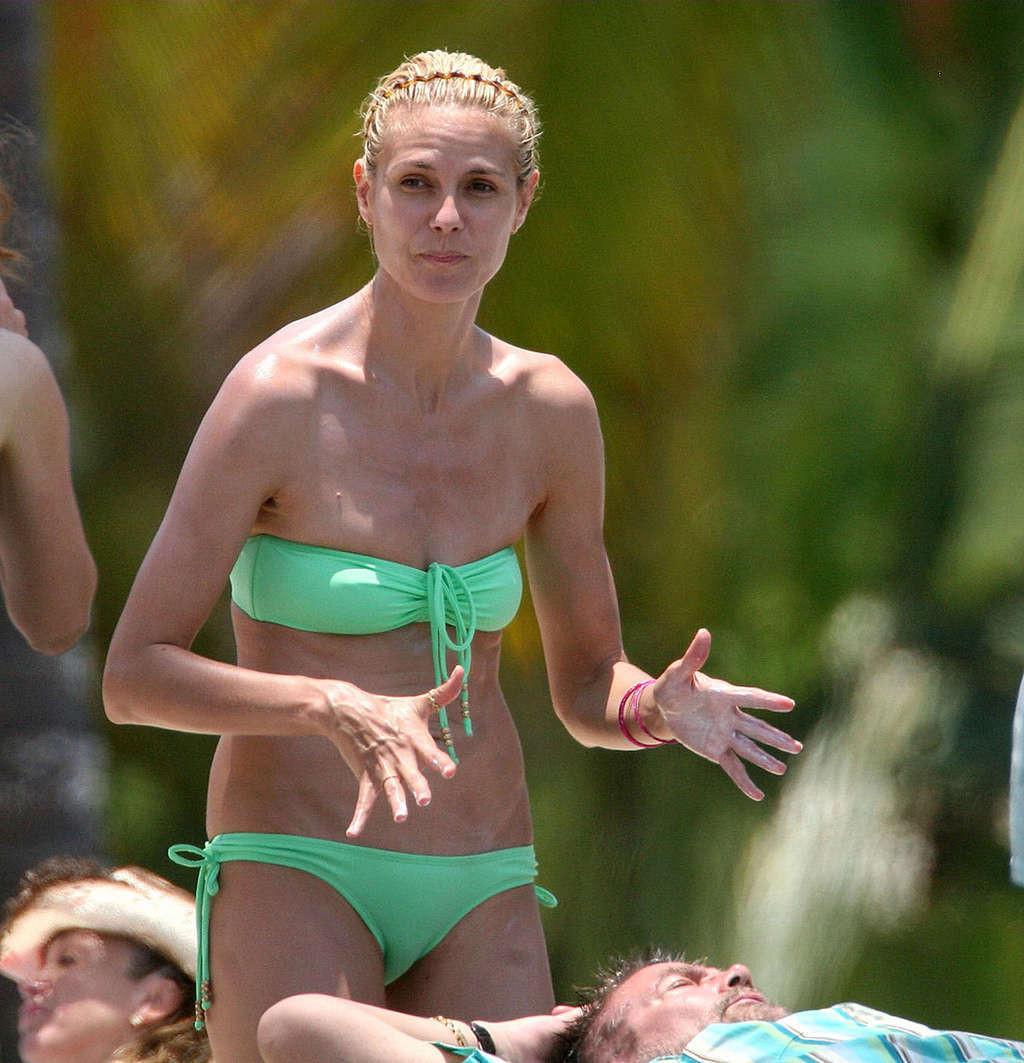 16P Heidi Klum showing her body and sexy ass in her green bikini
