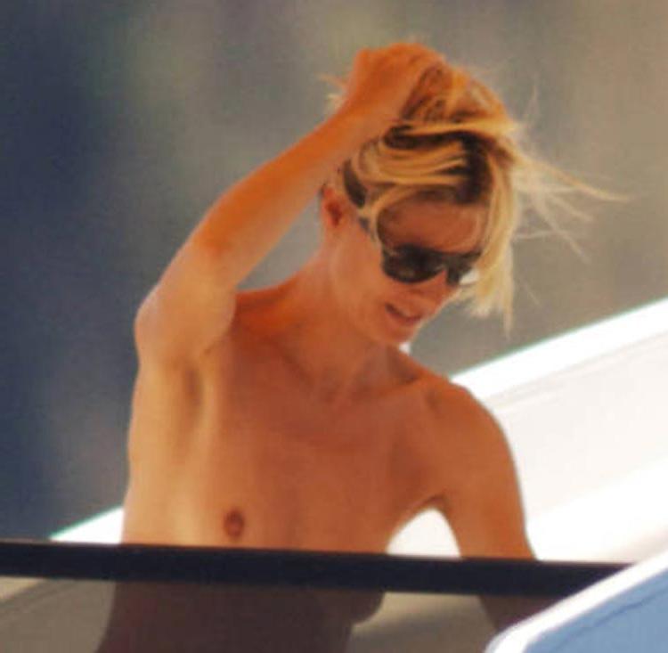 15P Heidi Klum expose delicious perky nude tits