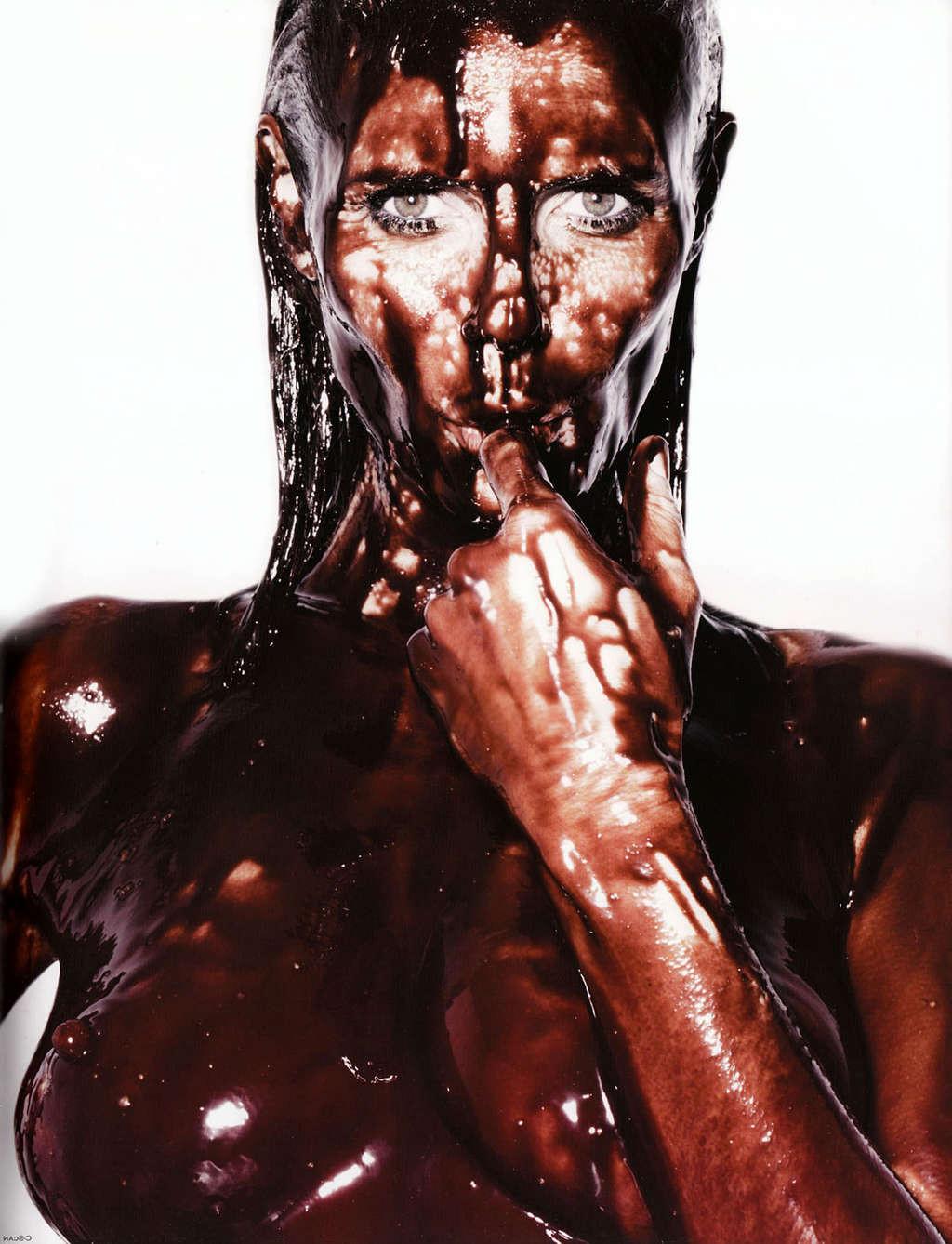 16P Heidi Klum exposing her nice small tits and great ass in some nude photoshoot