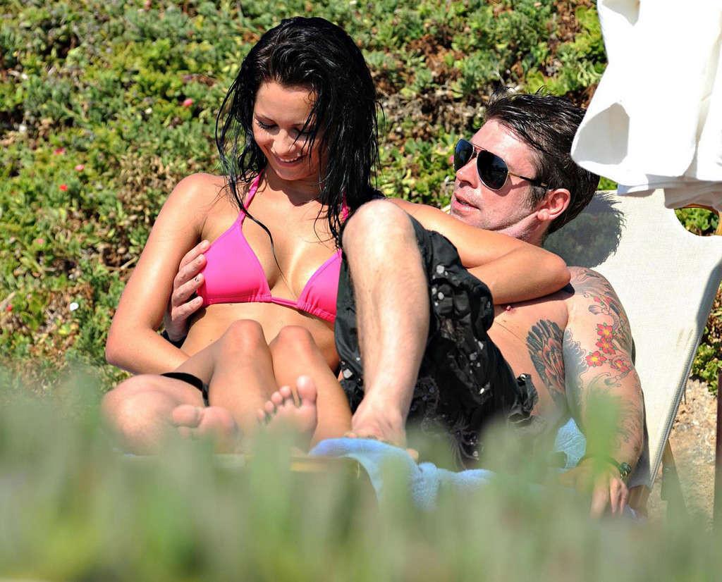 16P Jessica Jane Clement enjoying on beach while her boyfriend catching her for tits