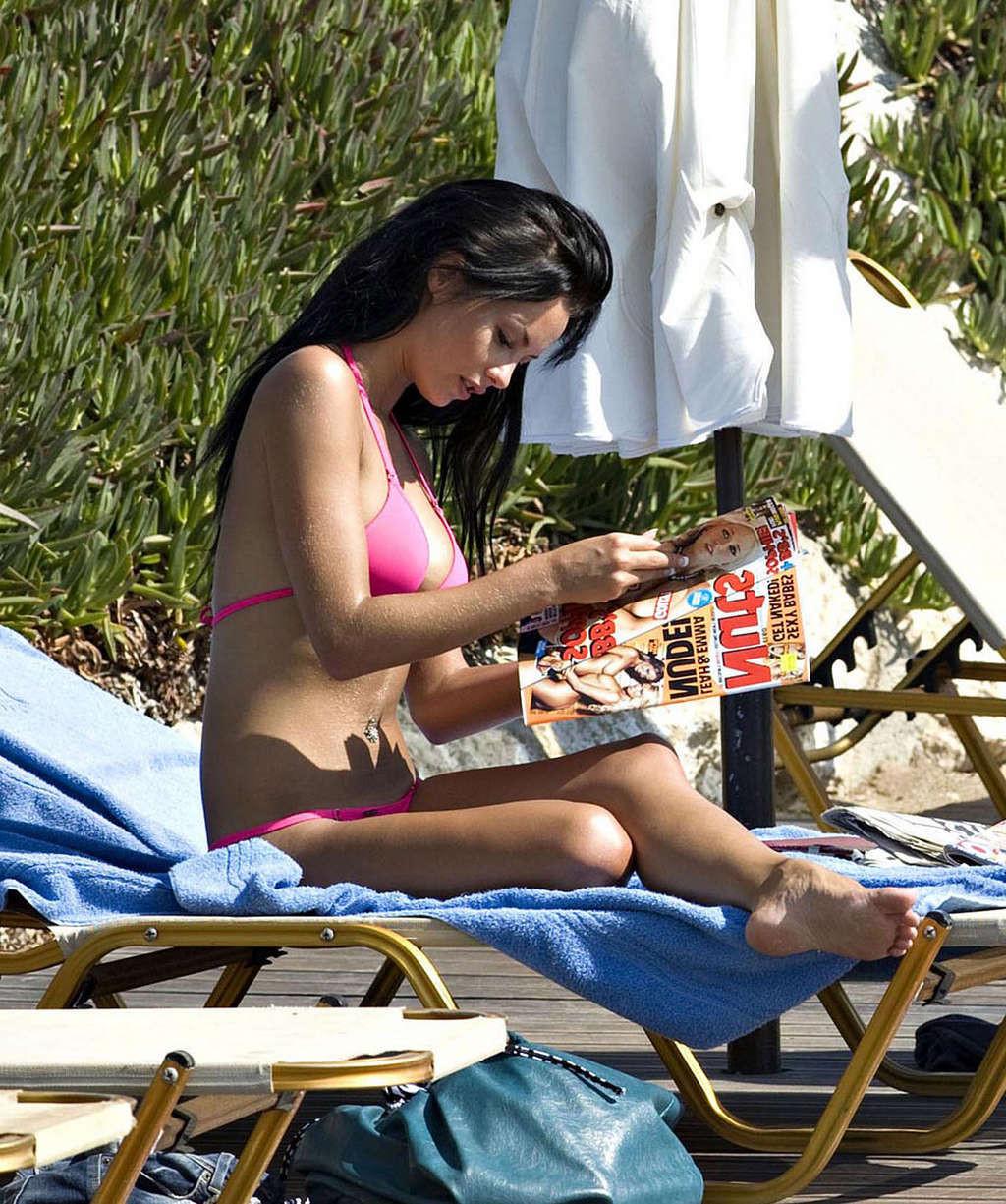 16P Jessica Jane Clement enjoying on beach while her boyfriend catching her for tits