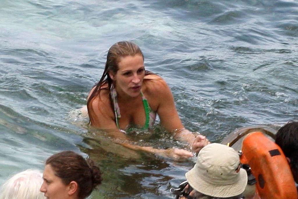10P Julia Roberts bikini