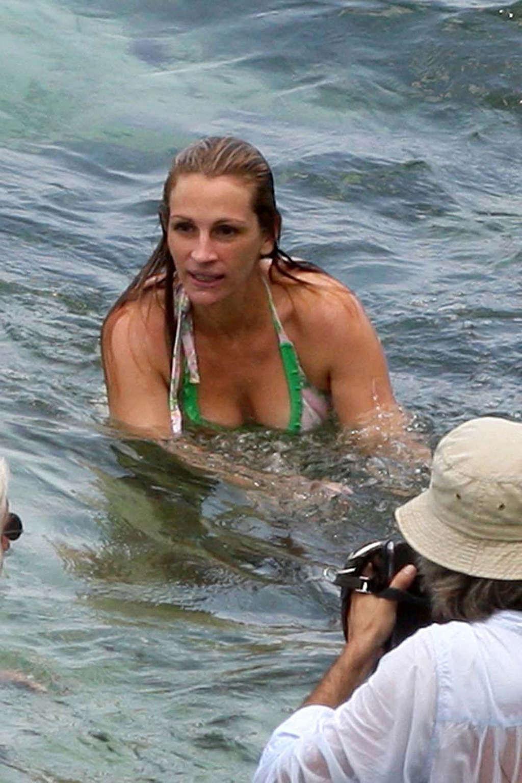 10P Julia Roberts bikini