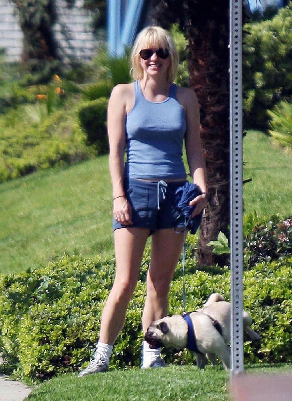 10P Anna Faris boobs