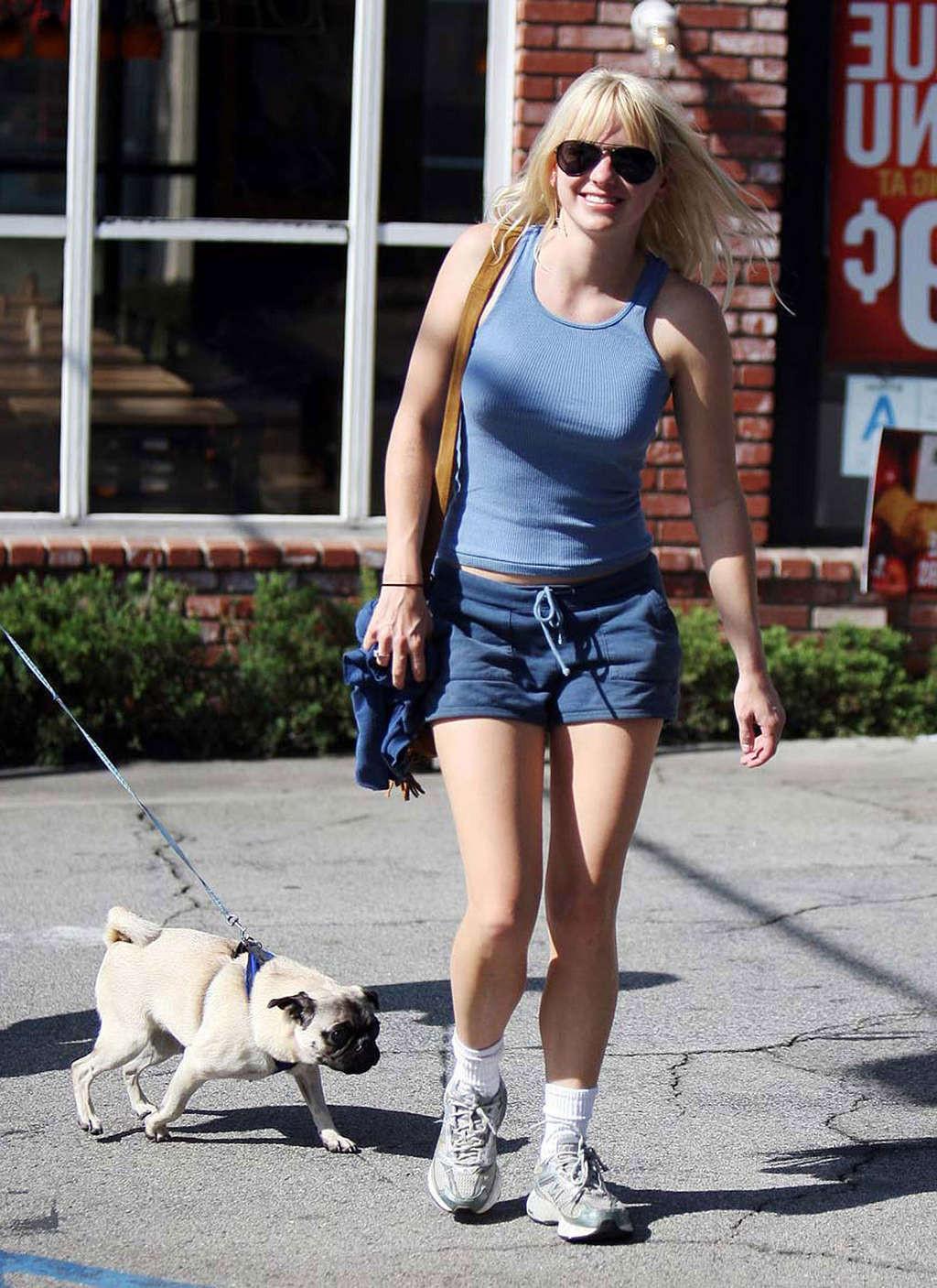 10P Anna Faris boobs