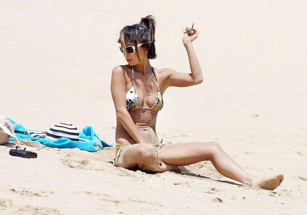 16P Bai Ling shows naked tits and very hot body paparazzi pictures