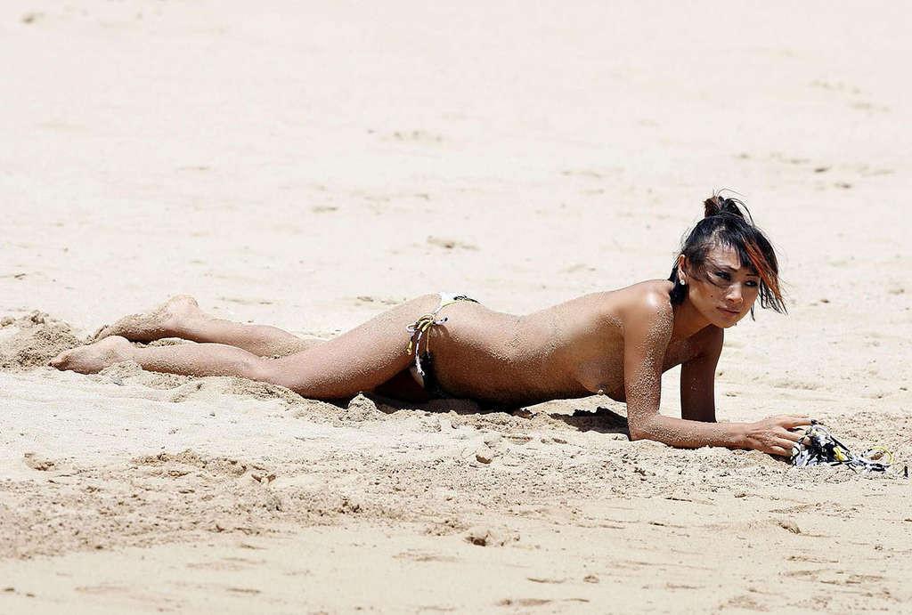16P Bai Ling shows naked tits and very hot body paparazzi pictures