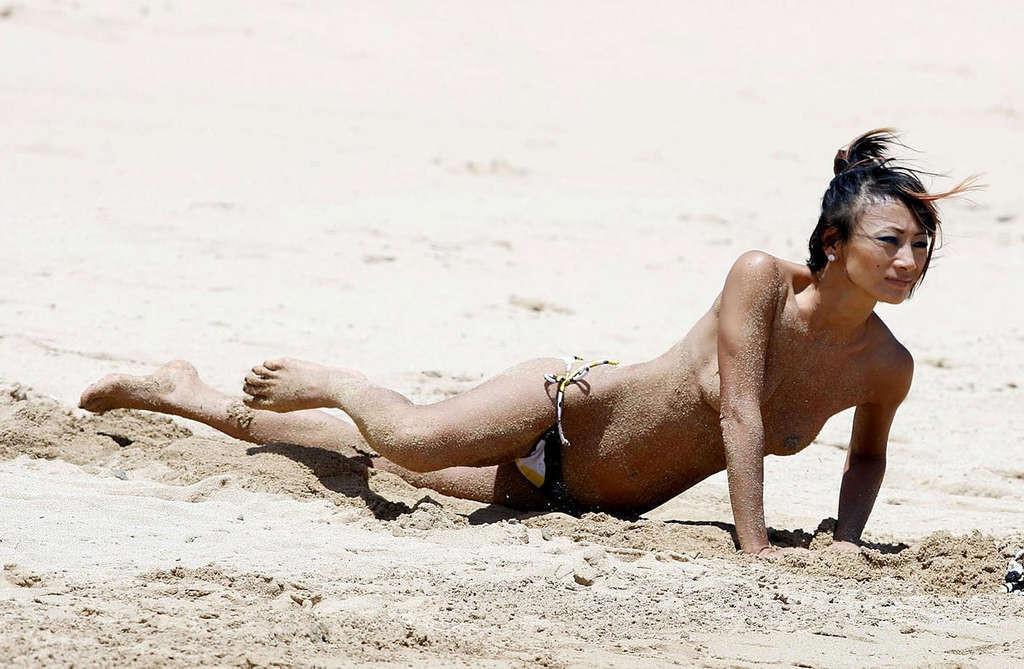 16P Bai Ling shows naked tits and very hot body paparazzi pictures