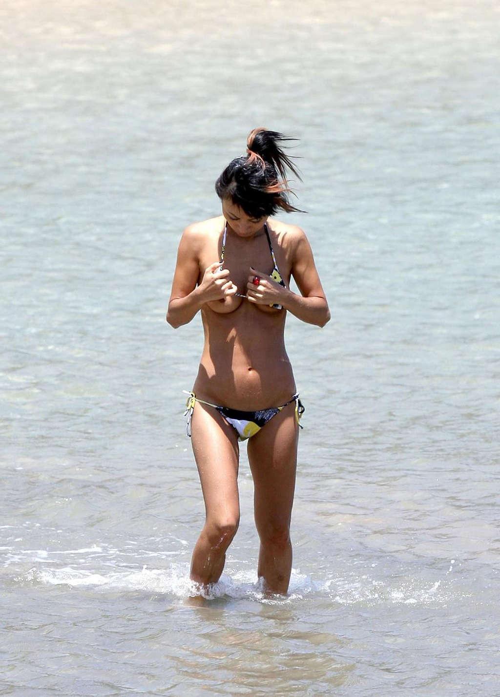 16P Bai Ling shows naked tits and very hot body paparazzi pictures