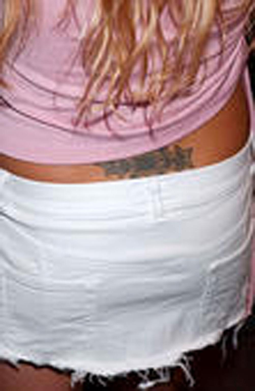 16P Anna Kournikova shows perfect body and tattoo above the ass