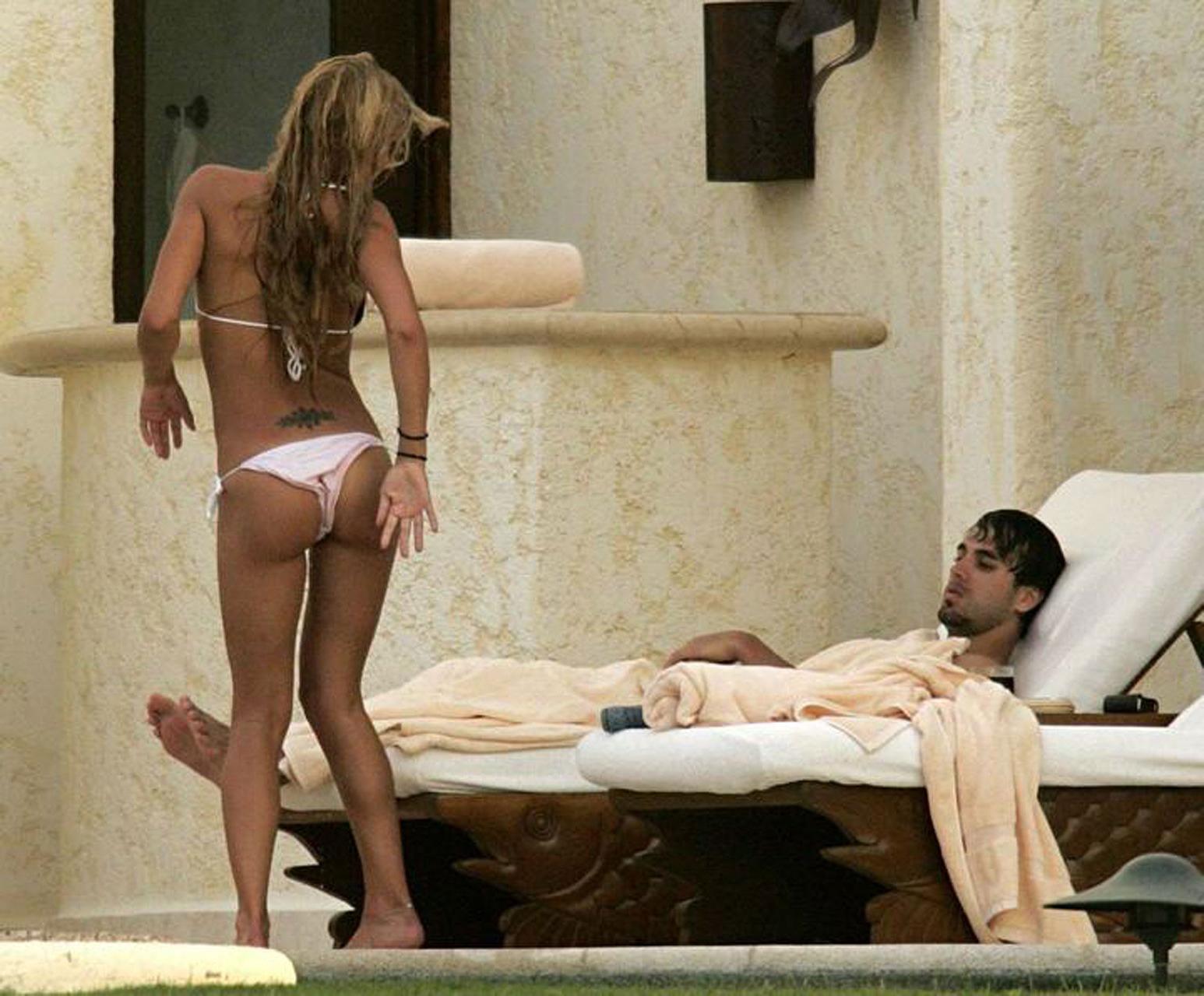 16P Anna Kournikova shows perfect body and tattoo above the ass