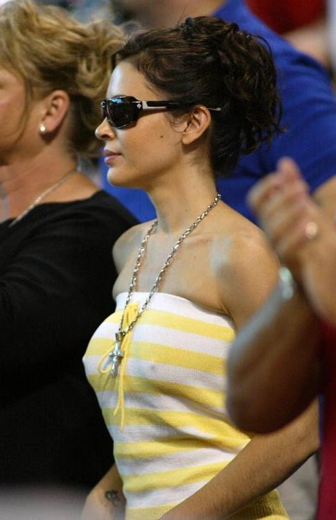 16P Alyssa Milano lovely big juggs through shirt