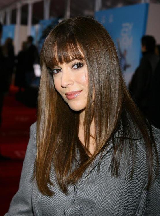 16P Alyssa Milano lovely big juggs through shirt