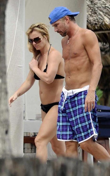 15P Britney Spears sexy upskirts of her sweet ass