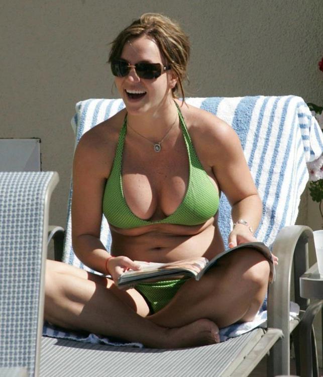 15P Britney Spears sexy upskirts of her sweet ass