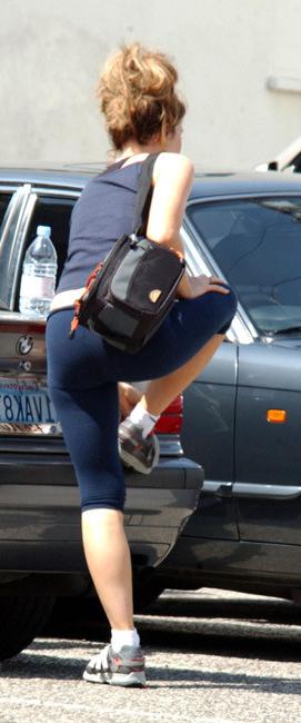 16P Kate Beckinsale her bare ass and in cute bikini