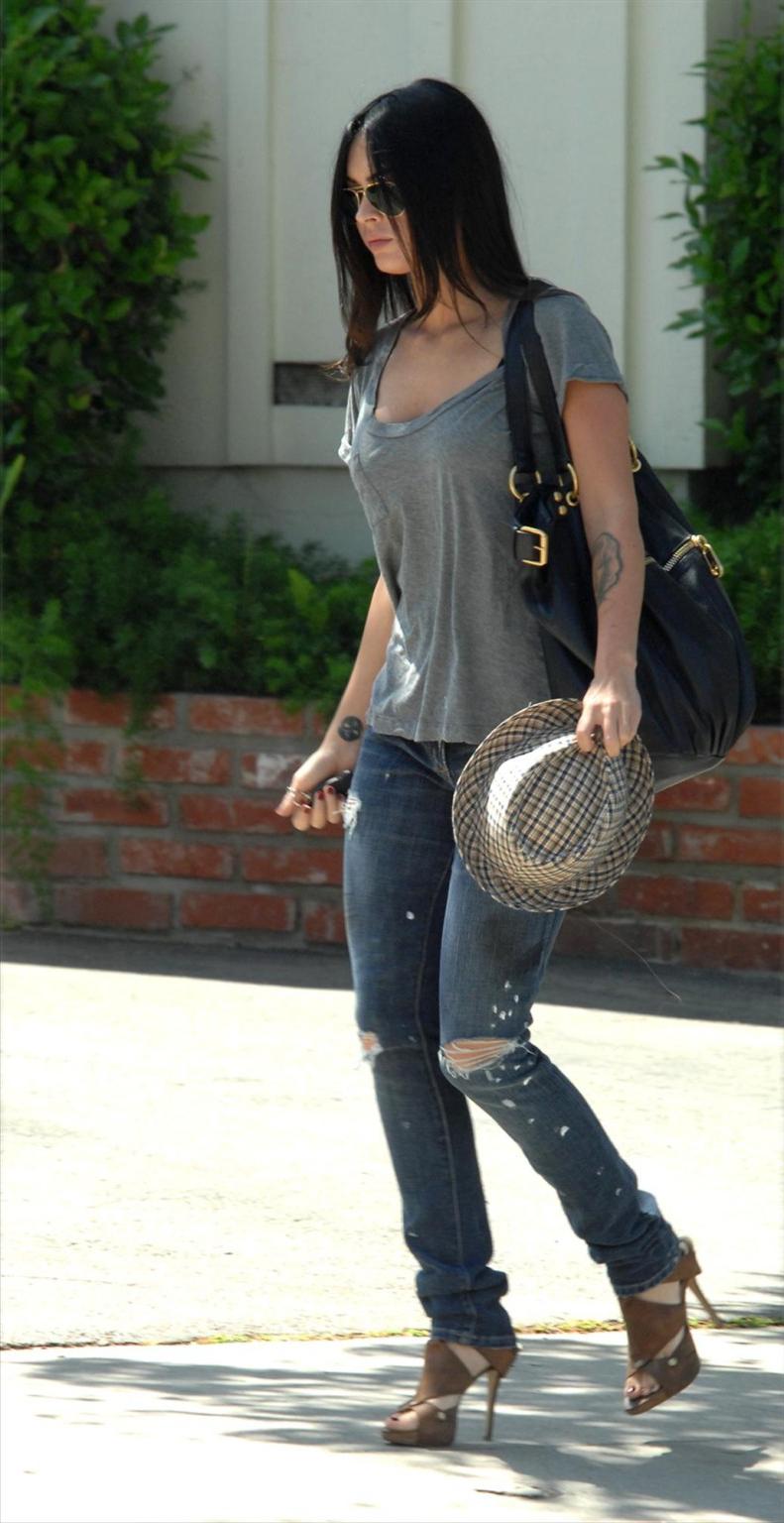 16P Megan Fox beautiful Hollywood celebrity paparazzi pictures
