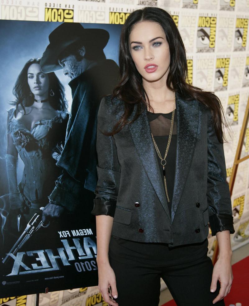16P Megan Fox beautiful Hollywood celebrity paparazzi pictures