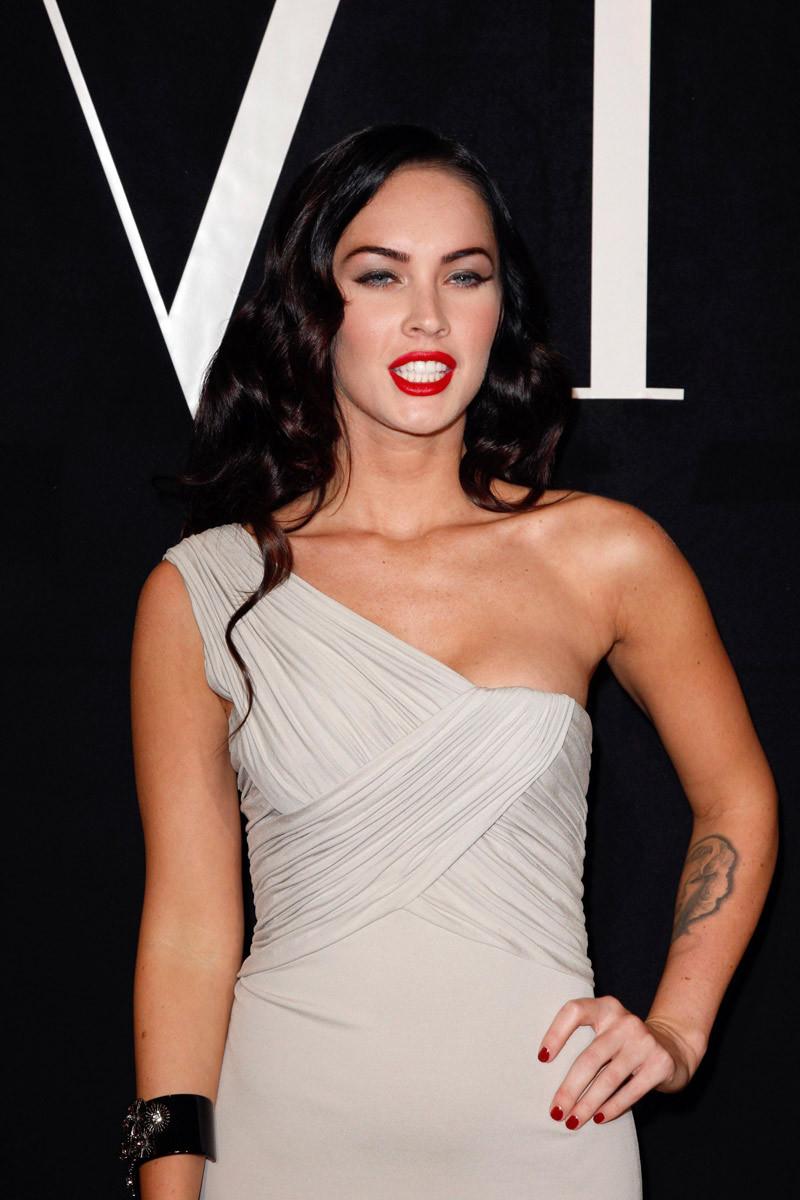 16P Megan Fox beautiful Hollywood celebrity paparazzi pictures