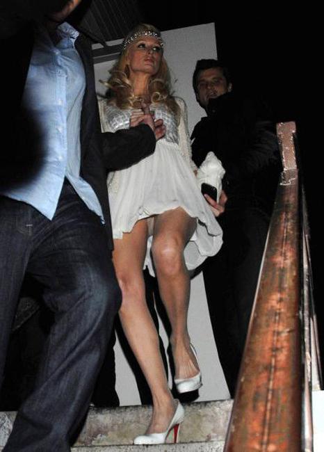 16P Paris Hilton sexy upskirt pictures of her panties