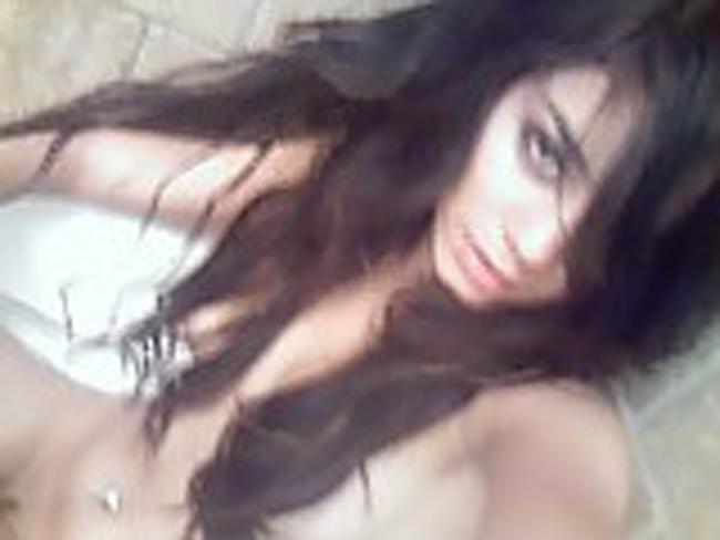 16P Vanessa Hudgens posing like nude celebrity model