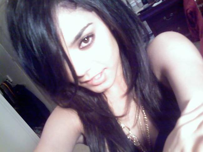 16P Vanessa Hudgens posing like nude celebrity model