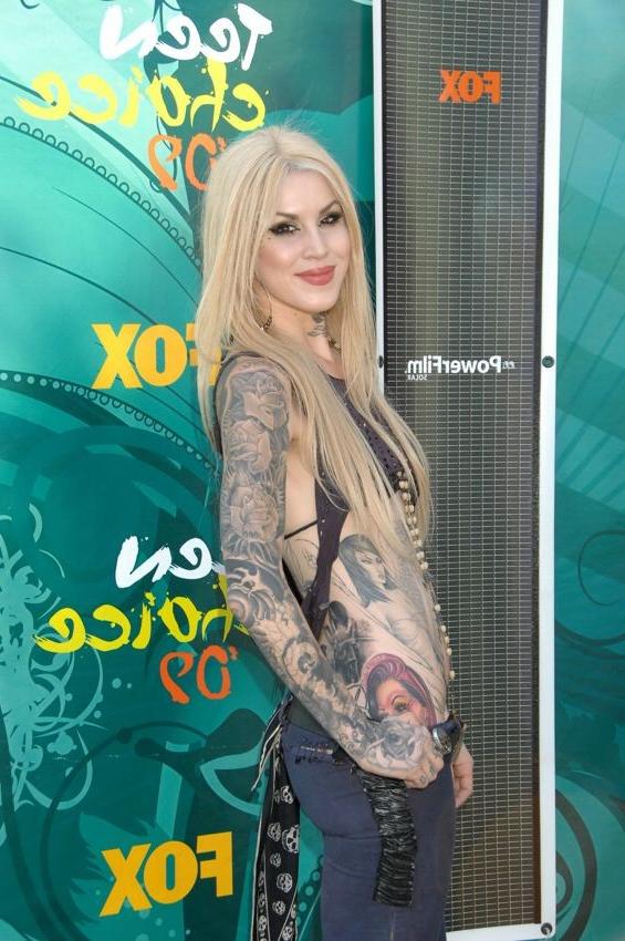 15P Tattooed celebrity Kat Von D showing her nice naked ass