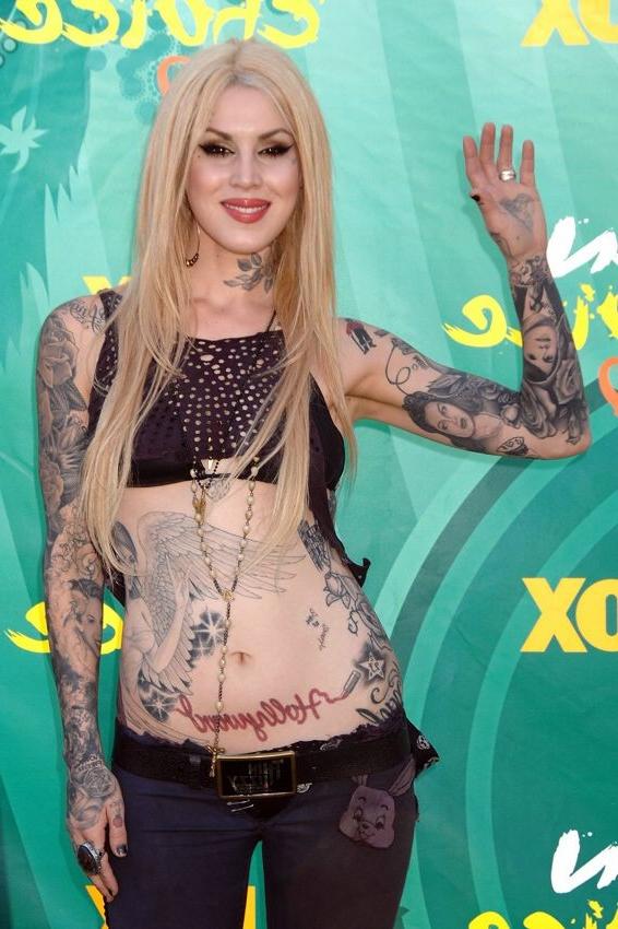 15P Tattooed celebrity Kat Von D showing her nice naked ass
