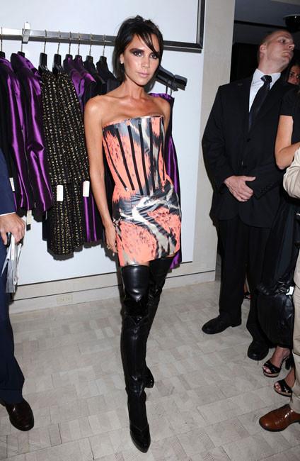 16P Victoria Beckham letting Davind touch her tits
