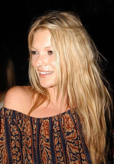 16P Kate Moss topless and nice boob slip