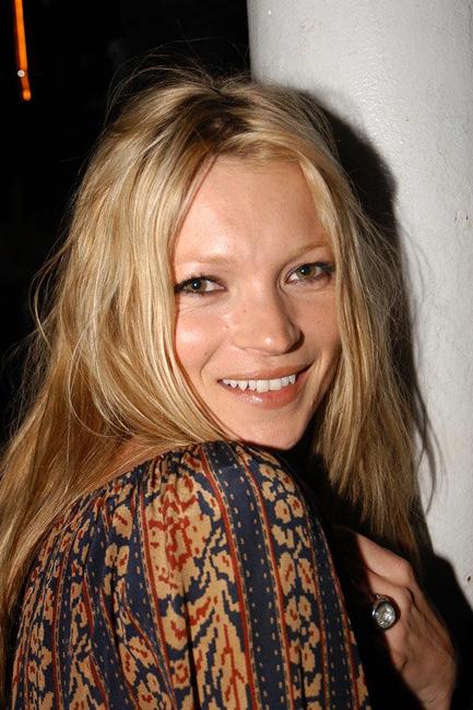 16P Kate Moss topless and nice boob slip