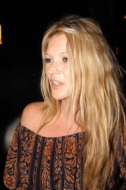 16P Kate Moss topless and nice boob slip