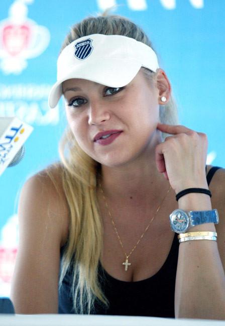 16P Anna Kournikova amazing ass in bikini thongs