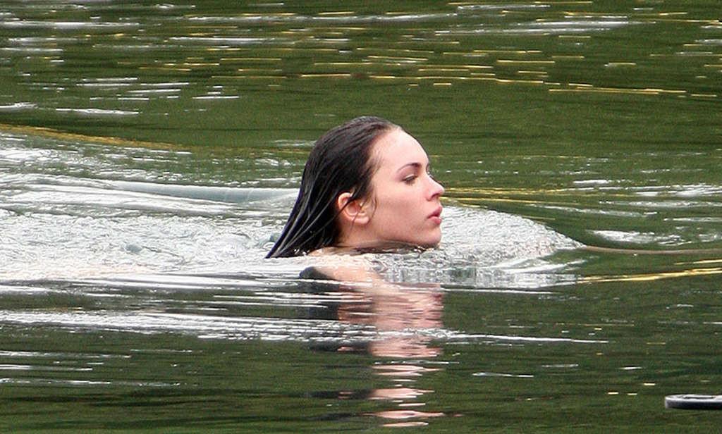 10P Megan Fox exposing her nice big tits and posing sexy on set for some movie