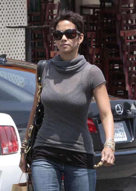 16P Halle Berry flashing nude boobs in public