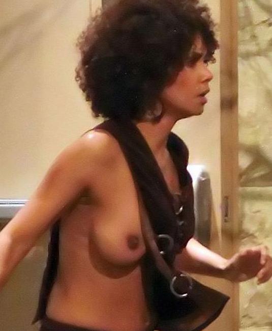 16P Halle Berry flashing nude boobs in public