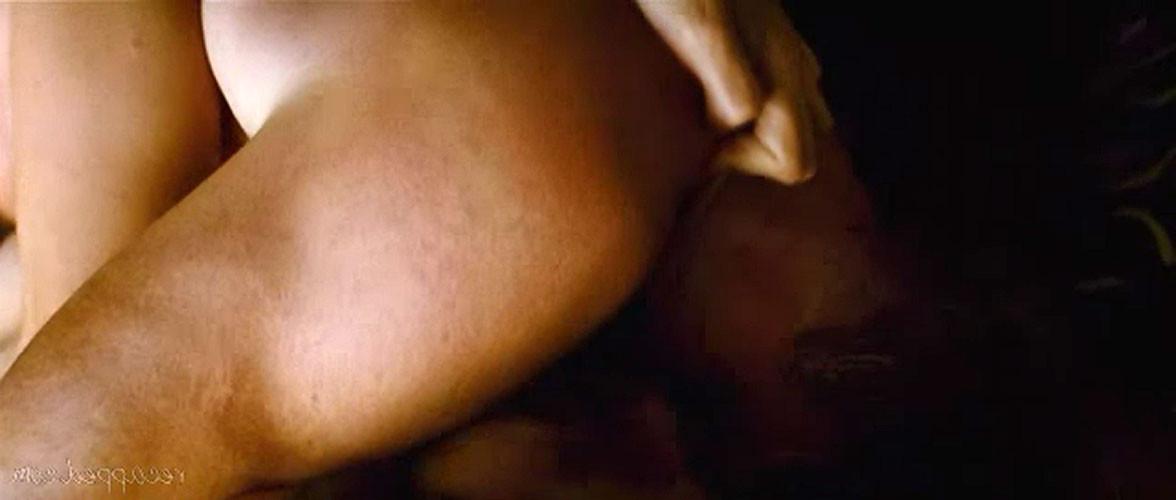 10P Penelope Cruz exposing her nice big tits in nude movie caps and posing nude