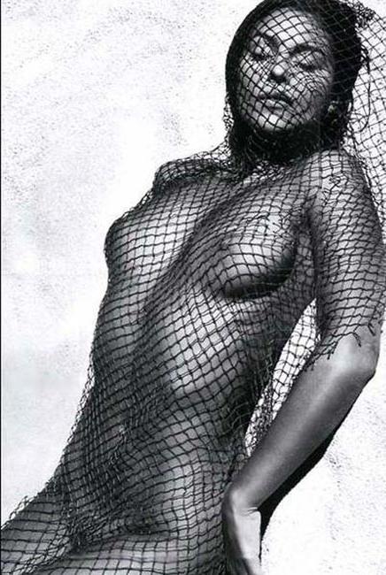 16P Monica Bellucci going topless with great chick