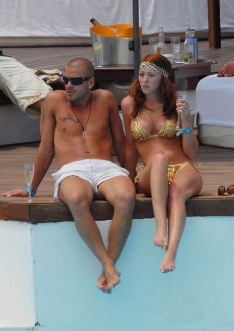 16P Natasha Hamilton upskirt of her black panties