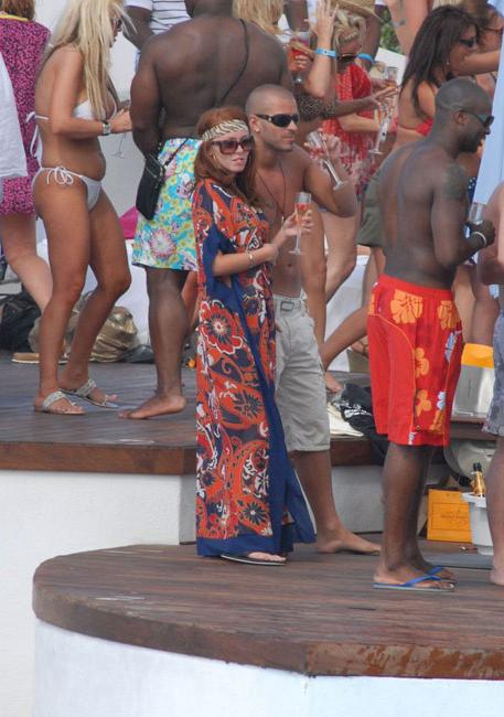 16P Natasha Hamilton upskirt of her black panties