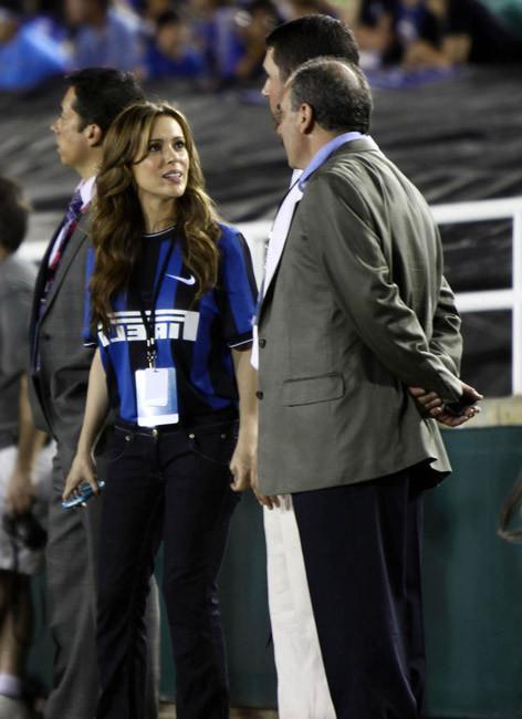 16P Alyssa Milano really got sexiest cleavage